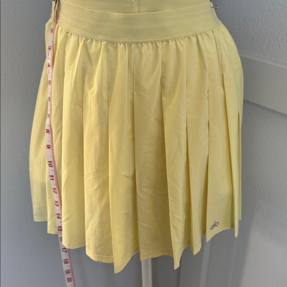 ALO Yoga Light Yellow tennis skirt - Picture 3 of 5